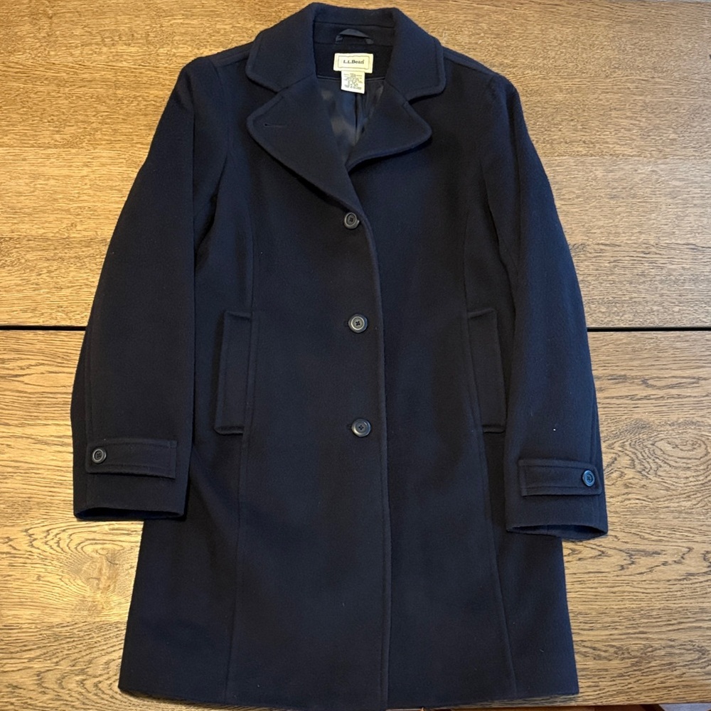 LLBean Classic Navy Peacoat - great condition Size 6 women’s